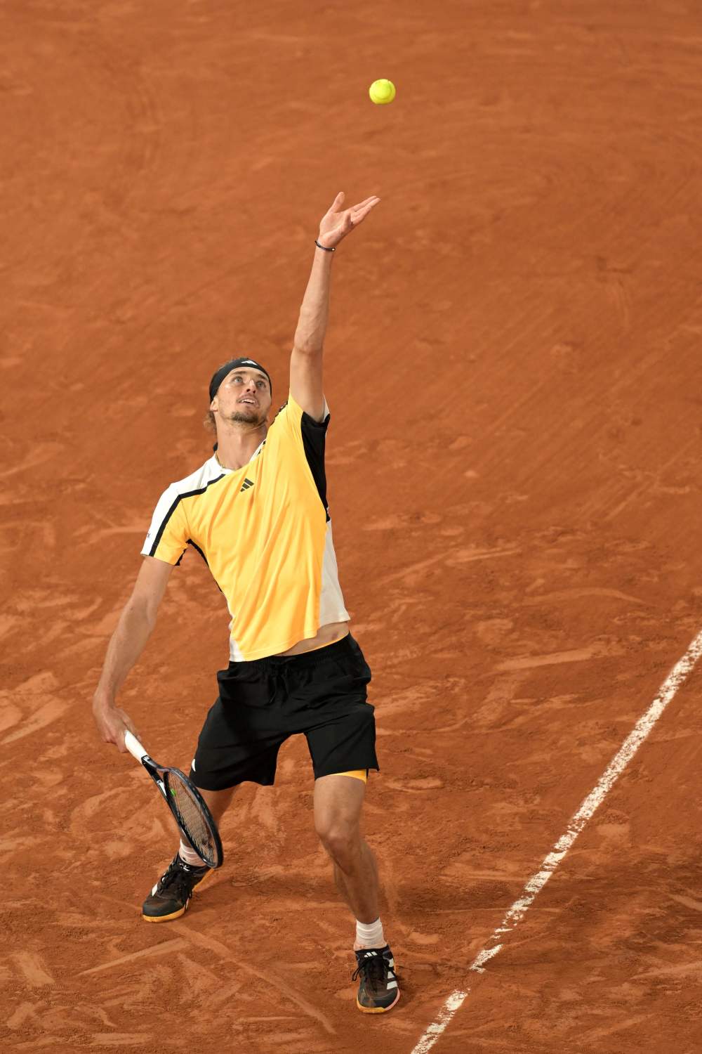 网球——法网:兹维列夫晋级四强