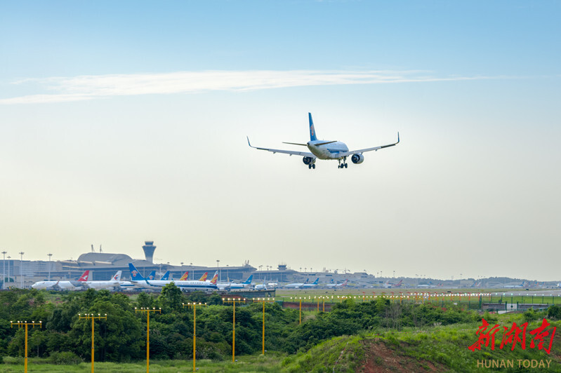 2023年,长沙黄花国际机场旅客吞吐量突破2700万人次,连续三年居中部