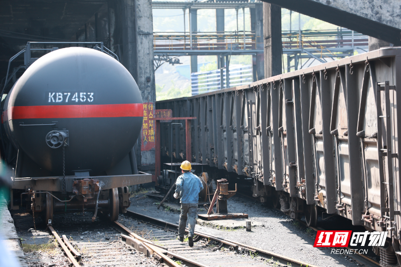 运煤的火车_腾讯新闻