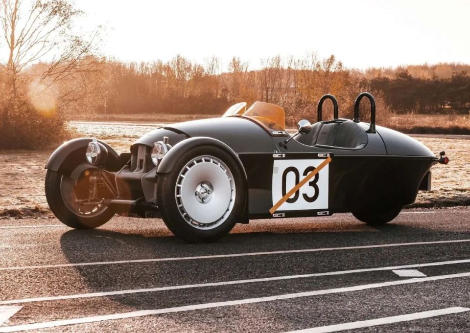 最传统的摩根三轮车,开始电动化_腾讯新闻