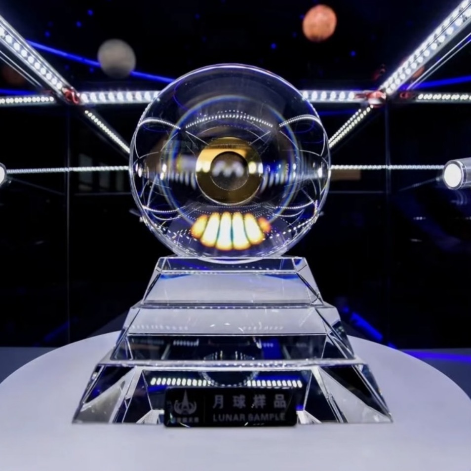 嫦娥五号"月壤样品首展泰国:中泰航天合作新篇章,共创美好未来