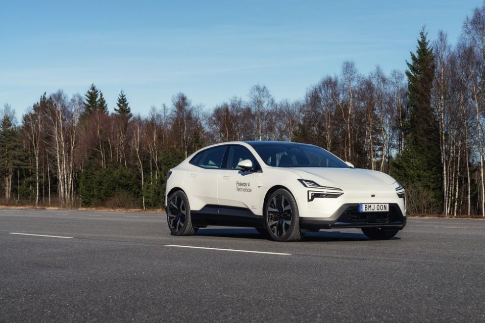 目前的价格其实还不错,极星4实车图发布_腾讯新闻