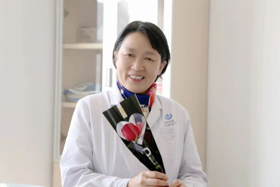 陈佩玉:用爱呵护新生命 为女性健康护航