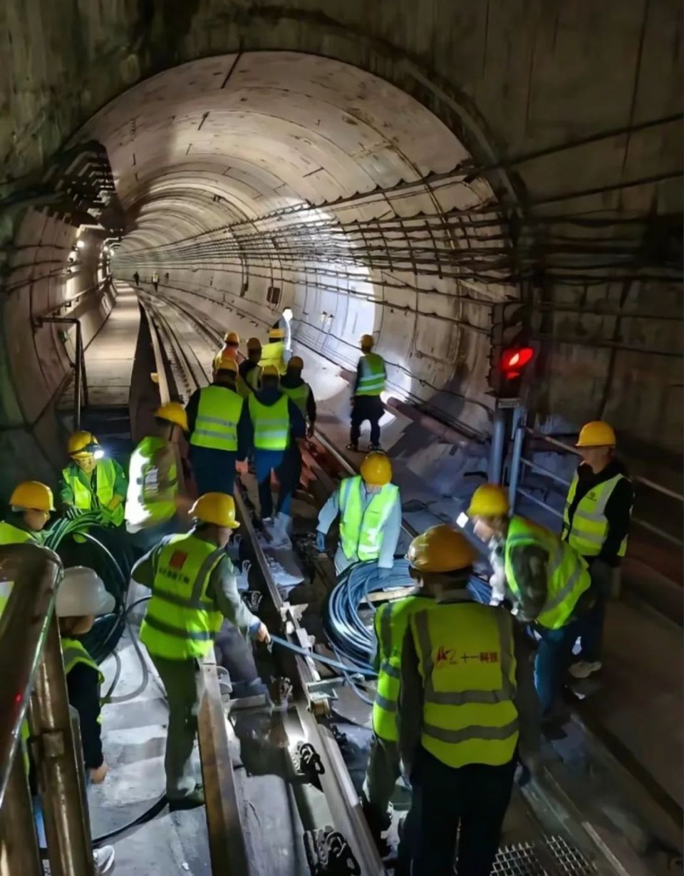 阿拉伯自由管ⅩⅩⅩXⅩcom上线引发关注，内容尺度引热议，平台监管成焦点，用户隐私再被疑