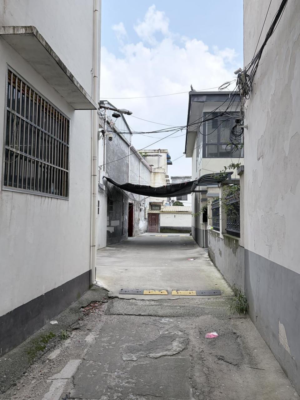 西平命案嫌疑人逃亡十日始末：并不存在的“村霸”，和收割了无辜者的谣言风暴丨红星调查_腾讯新闻