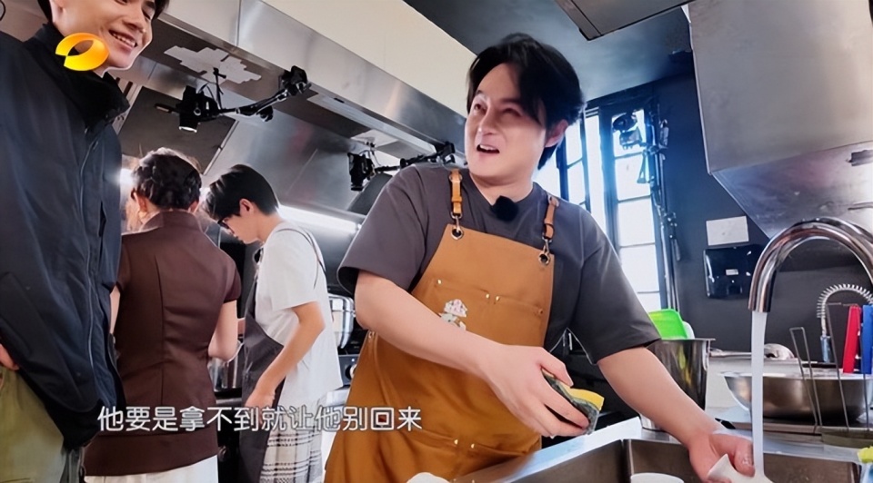 杨颖黄晓明厨房照片高清（杨颖黄晓明厨房照片高清图）《杨颖和黄晓明日常生活》