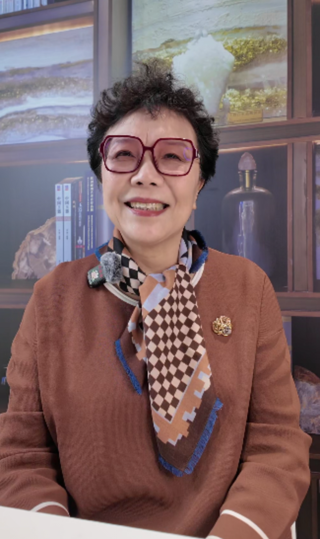 中美老友记｜专访配音演员丁建华：用中国人的情感方式，传递外国人的内心世界_腾讯新闻