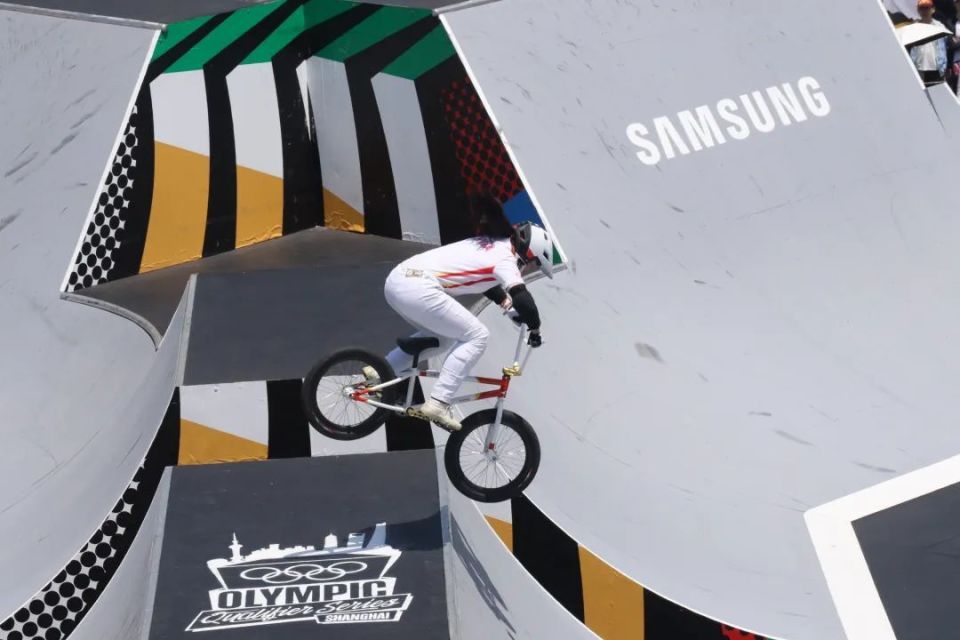 孙思蓓,孙佳琪,邓雅文包揽女子自由式小轮车前三!