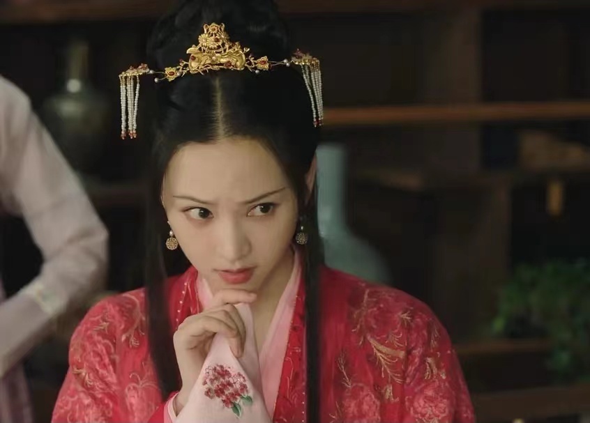 《长相思》中黄灿灿饰演的防风意映是涂山璟的未婚妻,但她不爱涂山璟