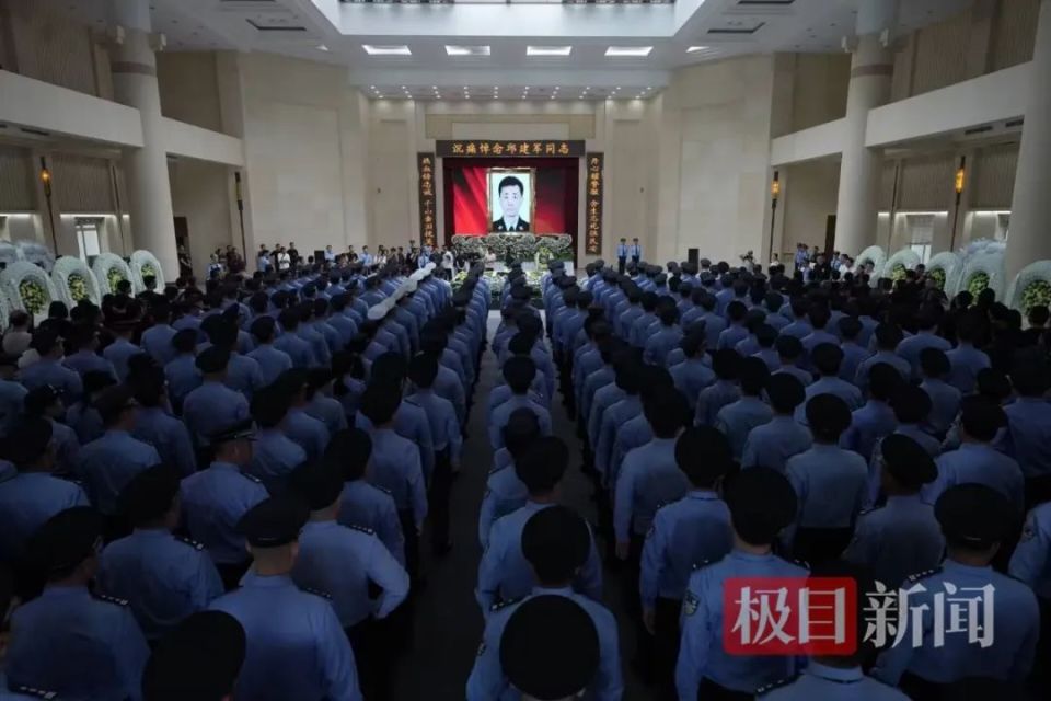 身中15刀仍紧追歹徒!噩耗传来,他壮烈牺牲