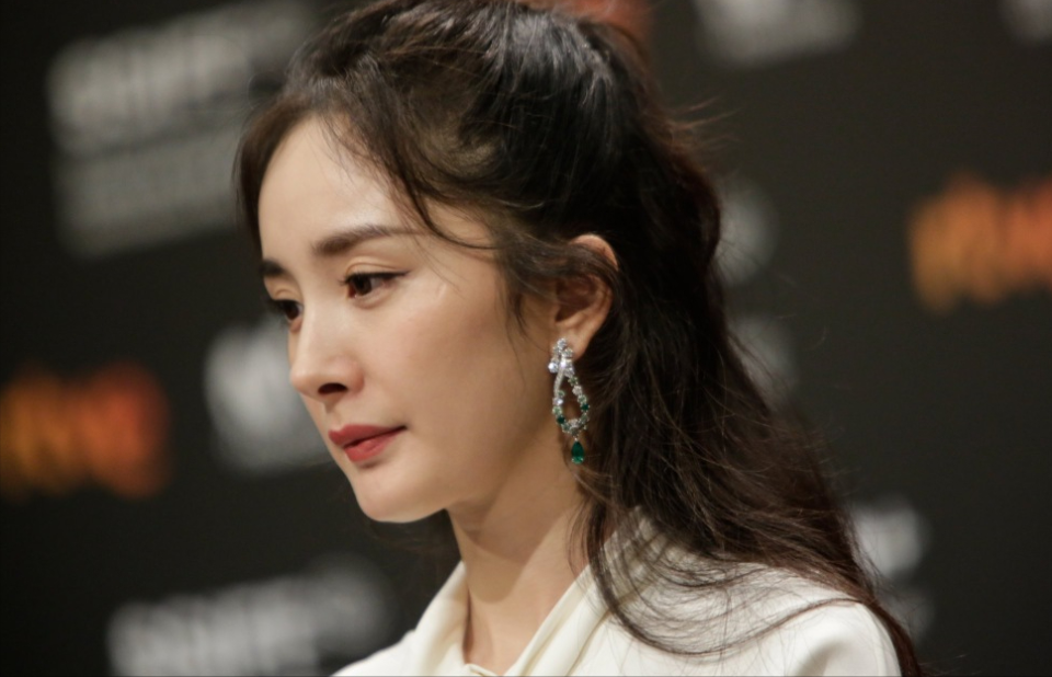 杨幂被问是否会为了女儿复婚,一句话让人匪夷所思,当妈的不容易