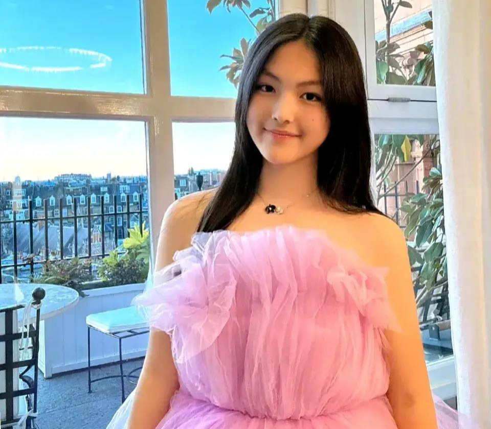 李湘晒女儿王诗龄送的礼物,网友:看到东西的那一刻,我酸了!_腾讯新闻