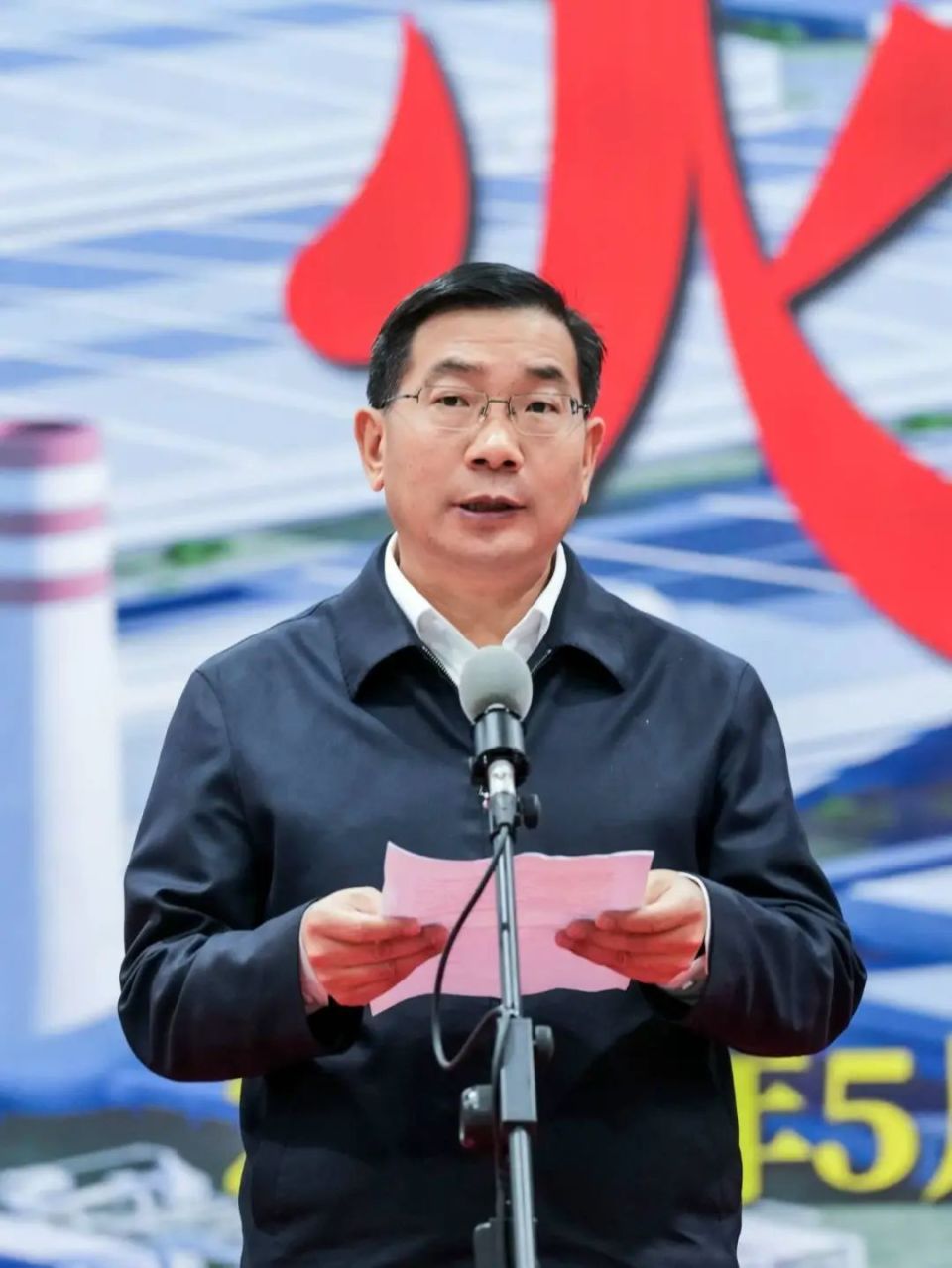 旗滨集团云南昭通光伏高透基材一期项目成功点火