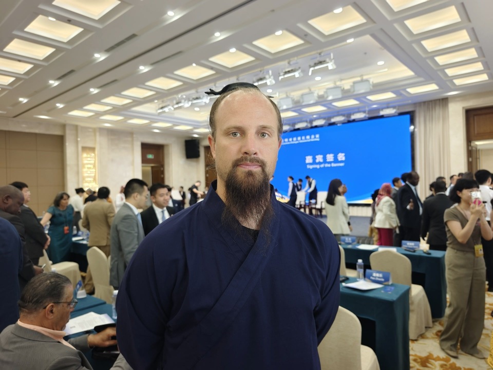 美国小伙武当潜心习武15载！再回应“练武术金发变黑发”