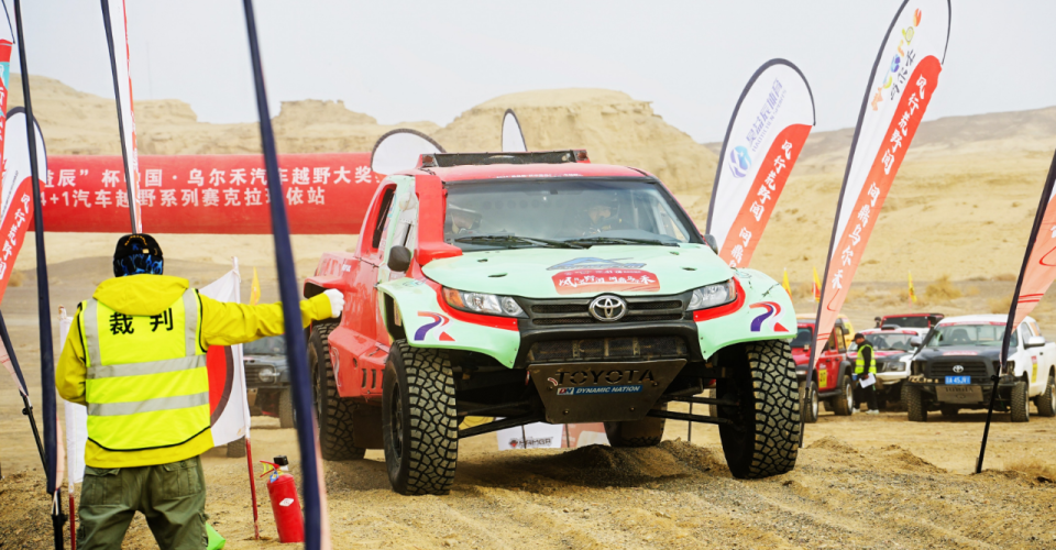 百余名车手逐鹿乌尔禾！这场汽车越野赛燃爆油城！
