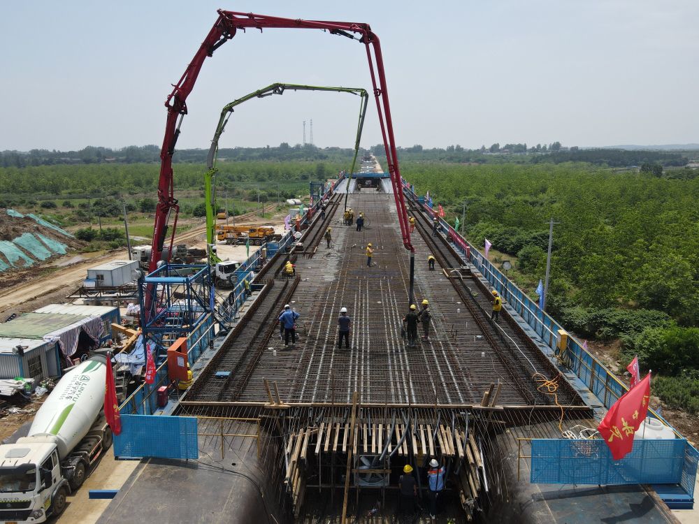 上海至南京至合肥高铁安徽段首座支架现浇连续梁开始浇筑-腾讯新闻