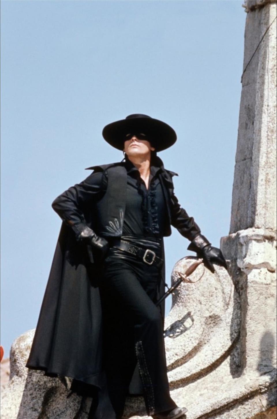 永别了,佐罗!传奇男星阿兰·德龙离世