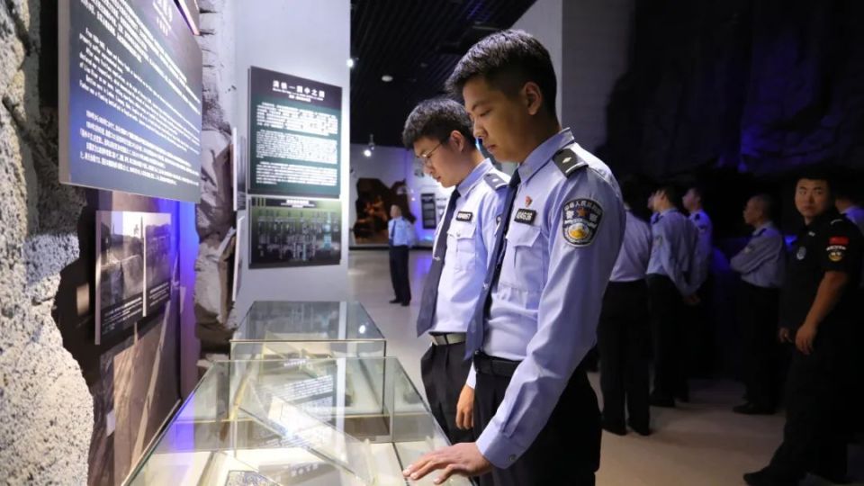 【公安心向党】抚顺县公安局组织青年民警开展爱国主义教育_腾讯新闻