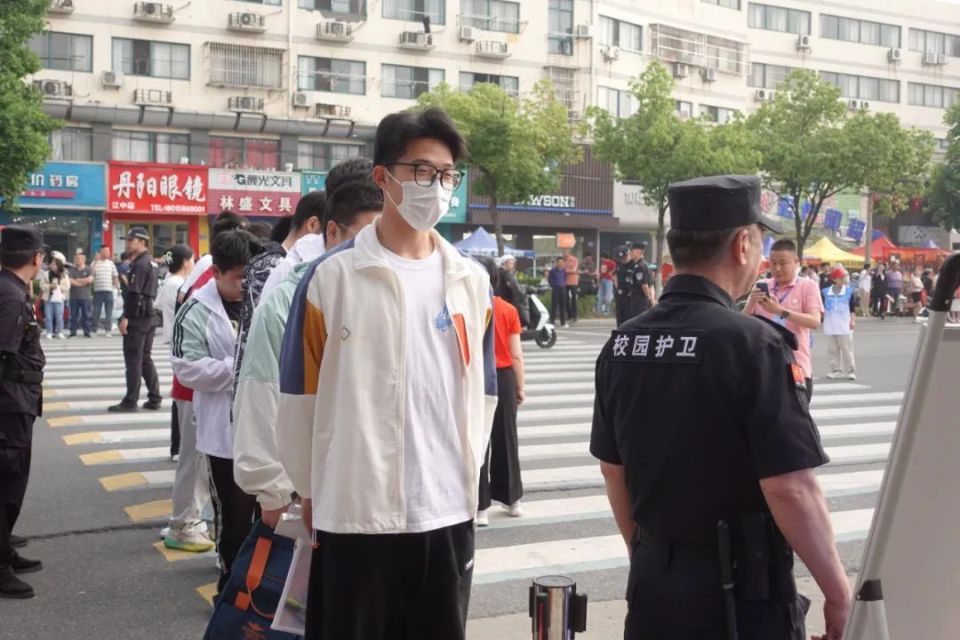 仙城中学,职教集团为梦想而战江都4221名学子走进考场2024年高考拉开