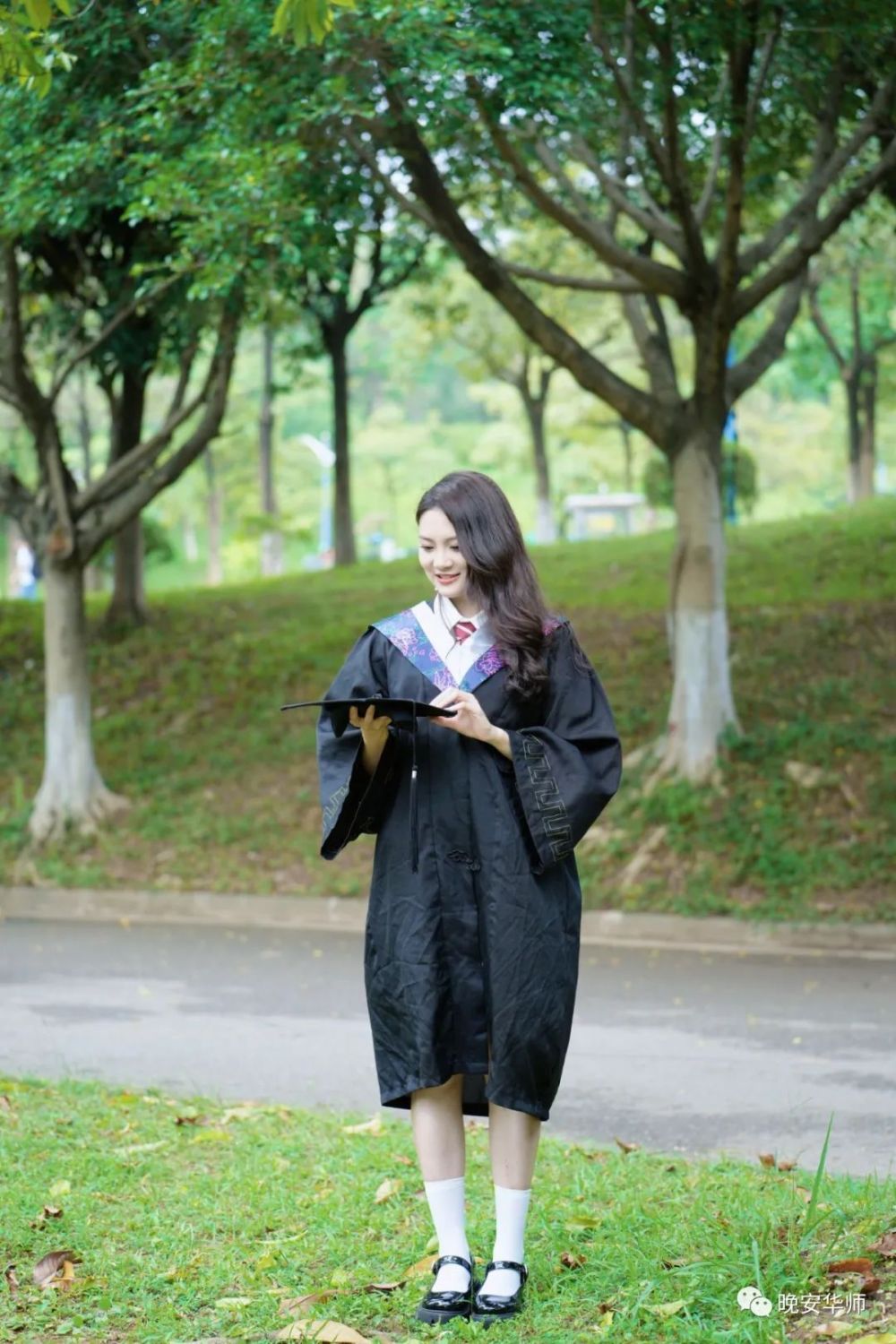 如同李舒晴一直以来的座右铭"追随光,靠近光,成为光,散发光",如今,有