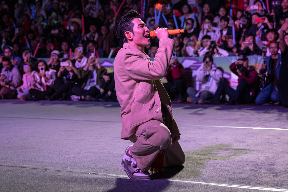 萧敬腾刘畊宏助阵2024年村ba球王争霸赛在贵州台江开赛