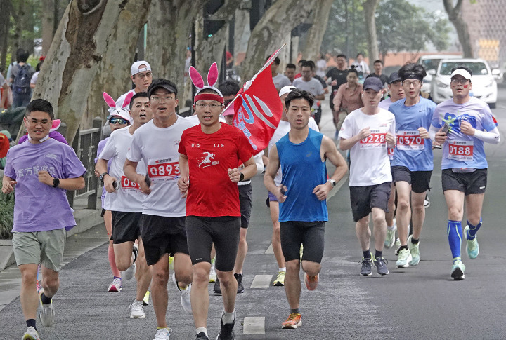 杭州西湖玫瑰跑跑出健康和浪漫