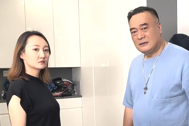 扮演詹佐迪的演员名叫王建新,也是一位资深的戏骨,在很多热播剧中我们