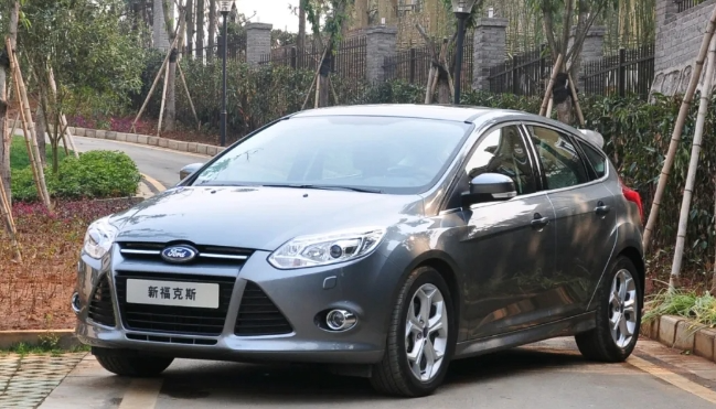 从家用销冠到国内外停产,福特福克斯这几年到底怎么了?_腾讯新闻