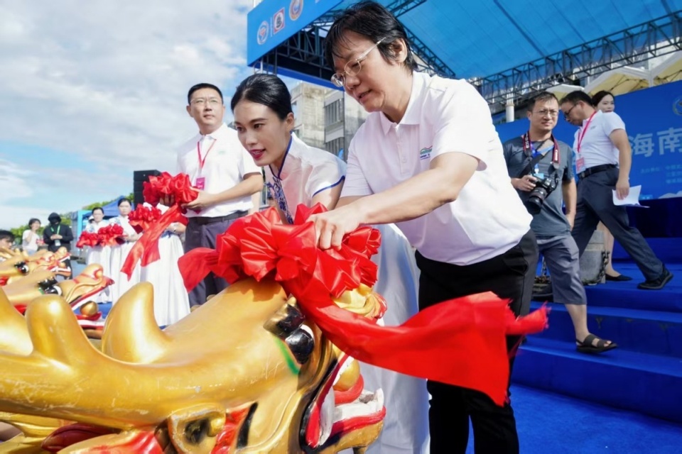 竞渡南渡江 龙舟扬奋进——2026海南自贸港乡村龙舟大赛澄迈分站赛开赛_腾讯新闻