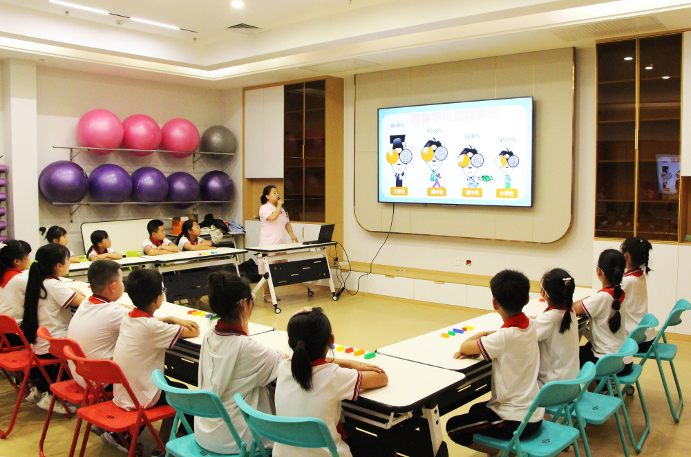 高阳县开展"爱眼日"主题活动