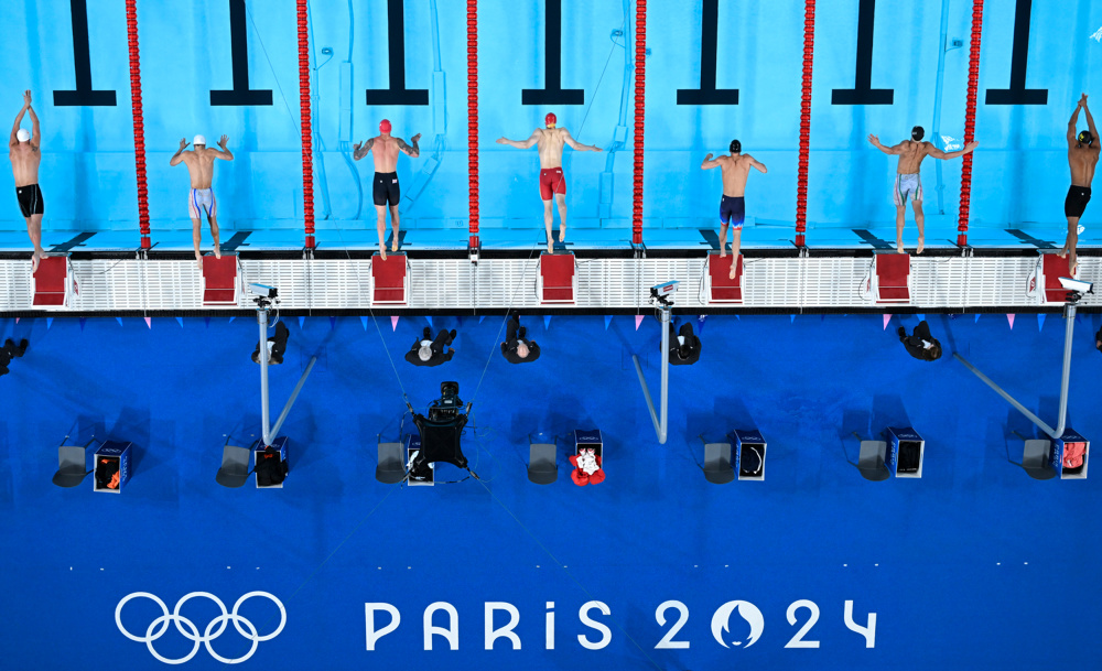 新闻多一度丨巴黎奥运会泳池深度引争议,比赛成绩会受影响吗?_腾讯新