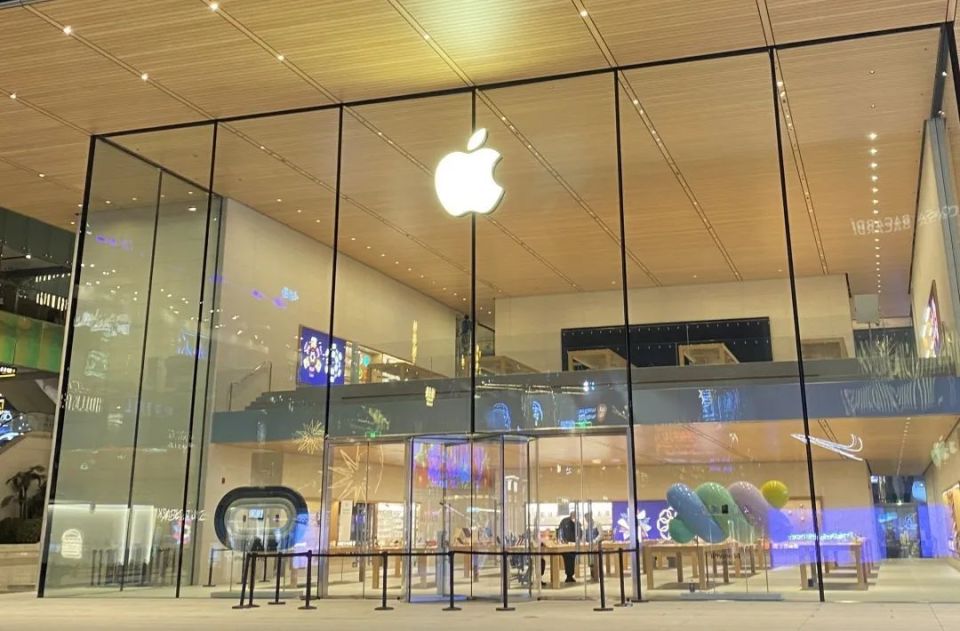 苹果ai首秀,遭马斯克炮轰!市值一夜蒸发4200亿