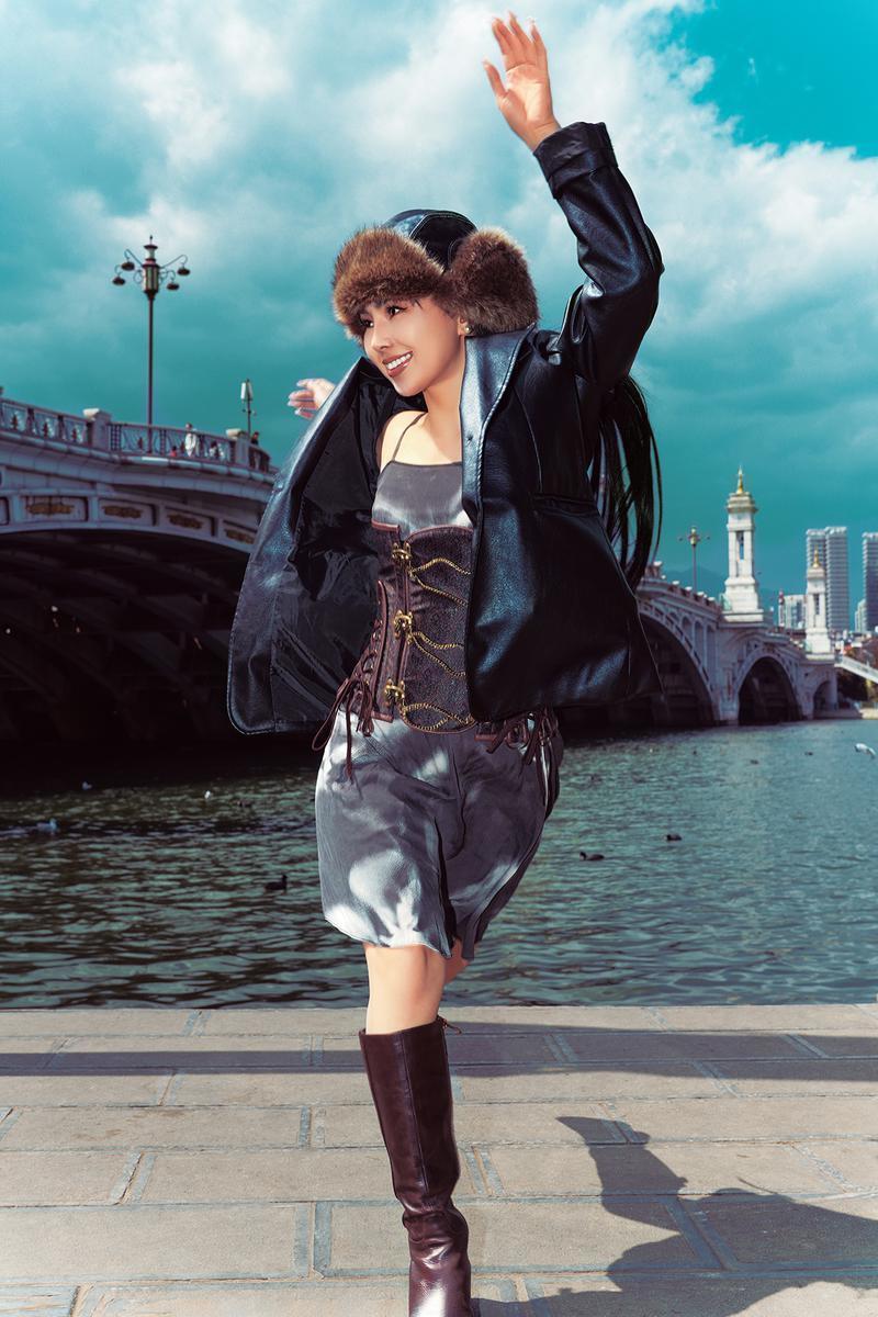 赵雅林自学街舞改变人生1990年,赵雅林出生在广西博白,父母早早就为了