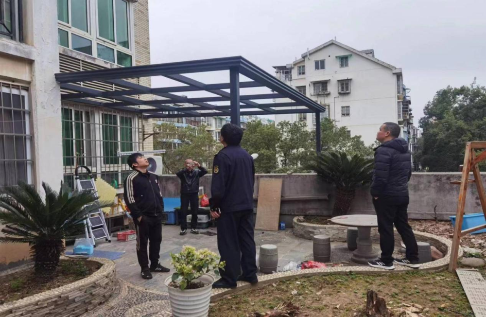 芙蓉北路街道欣城社区：积极开展违章建筑拆除工作_腾讯新闻