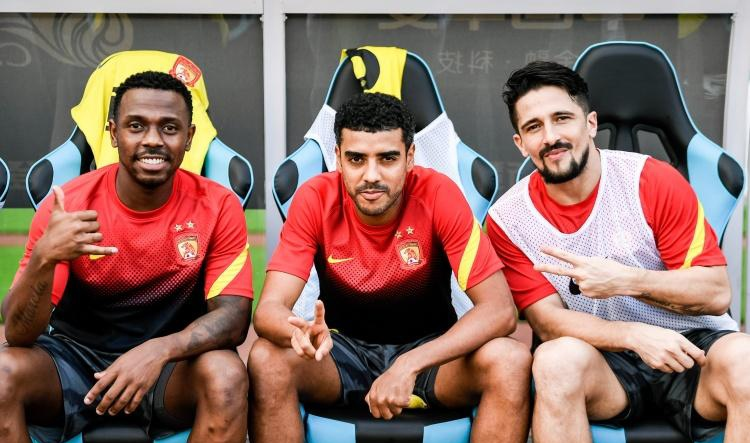 坏消息洛国富想退役阿兰解约费南多被弃国足想赢泰国又悬了