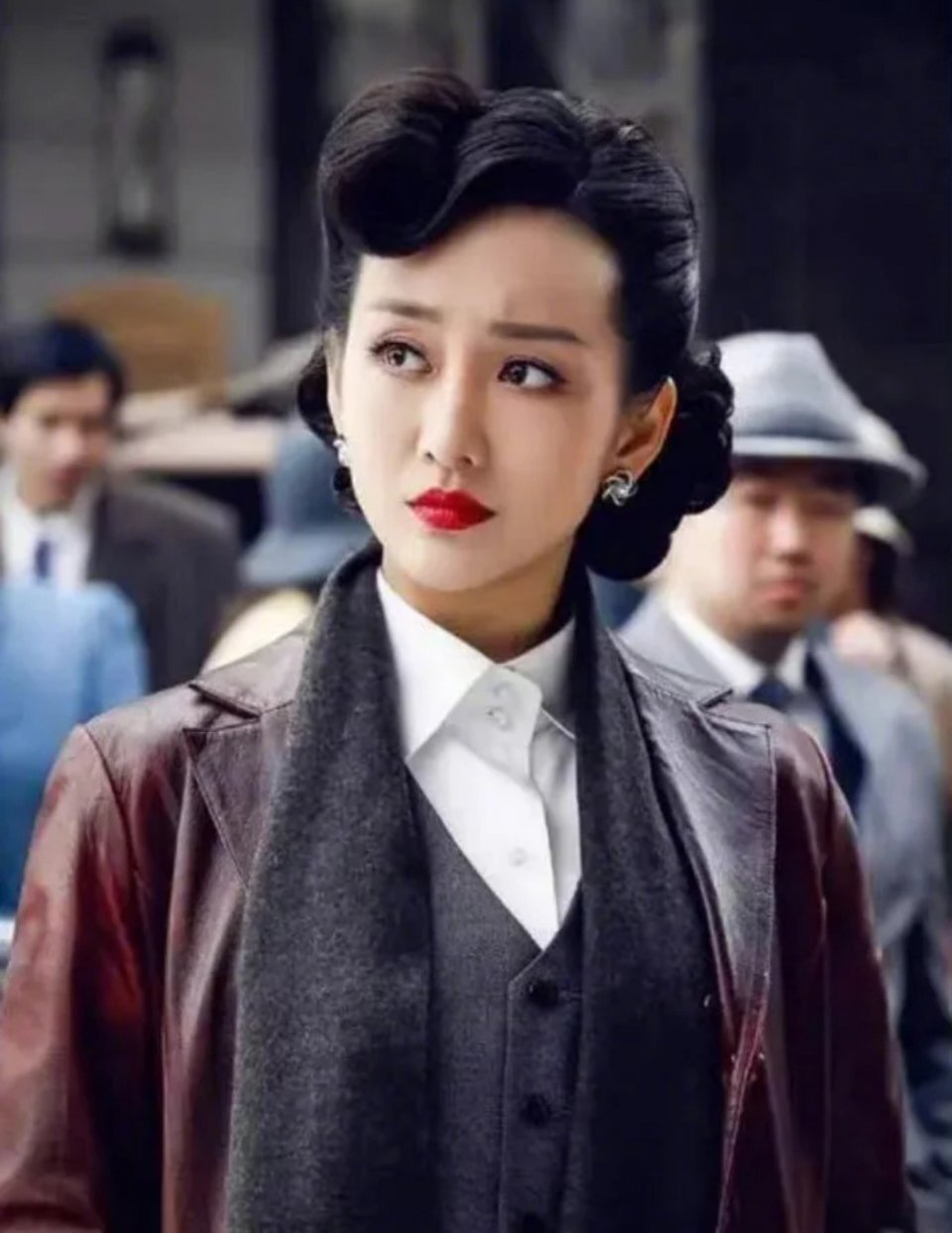 哈尔滨一九四四杨幂卷发军装路透过于油腻被王鸥的汪曼春秒了