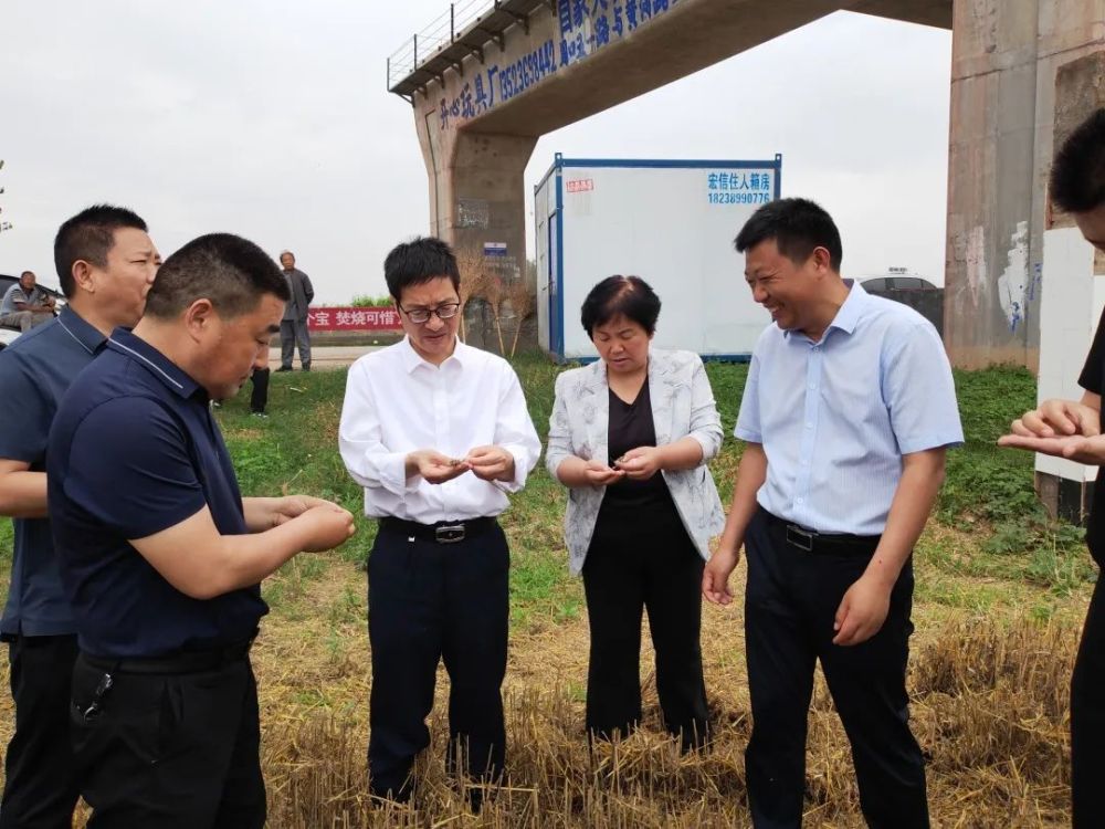 6月2日,上高县政协科技文化服务岗委员在上高中学学术报告厅开展以"