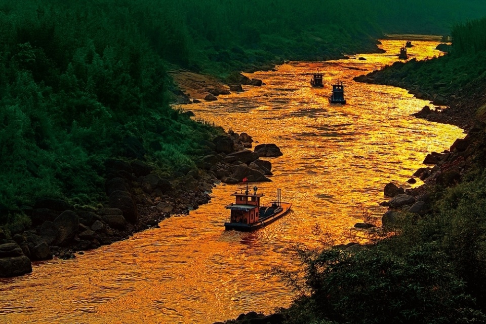 有趣的是,遵义市有一条护城河,也叫湘江.