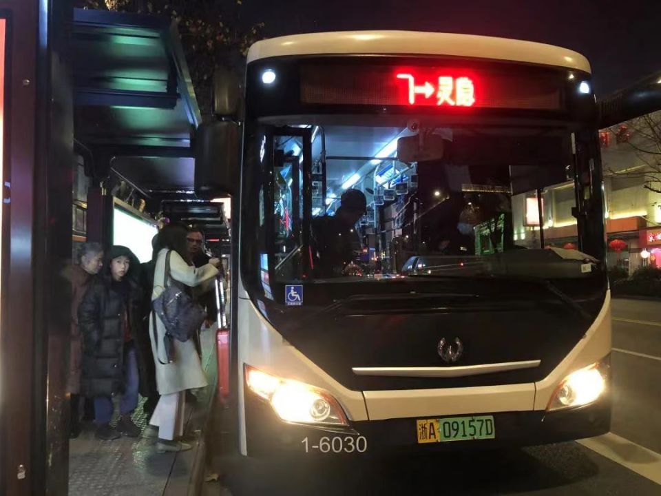 途经湖滨商圈以及西湖沿线景点杭州7路公交客流量突破有资料以来最高