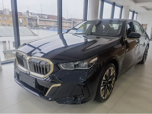 开上奔驰e级,就能让人高看一眼吗?_腾讯新闻