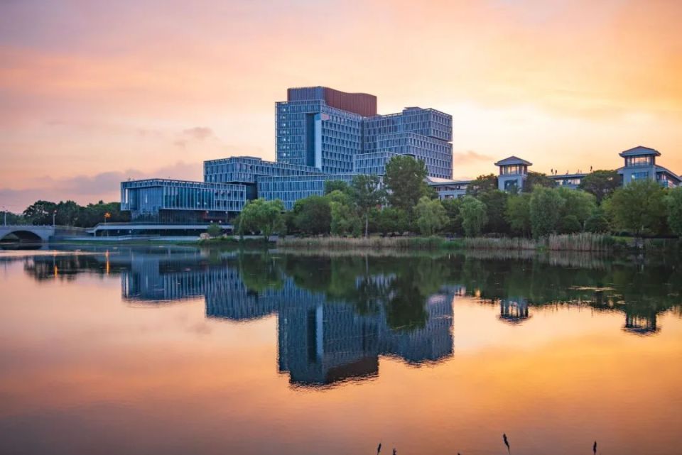 亲爱的东大,122岁生日快乐!