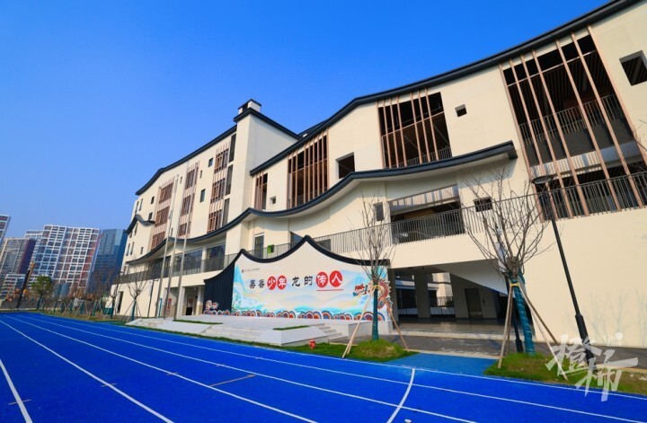 大关小学搬家啦!新校园比老校区大几倍,113年历史中搬迁6次_腾讯新闻