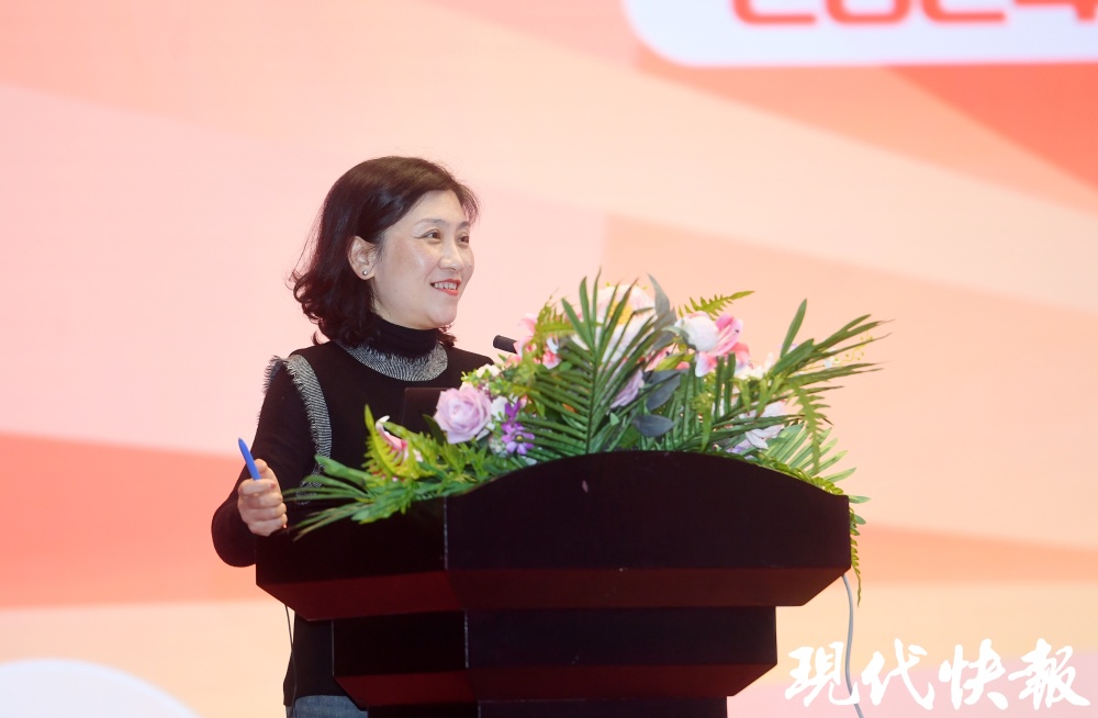 知名高校组团进校园咨询,这所中学开放日为学生提前做规划_腾讯新闻