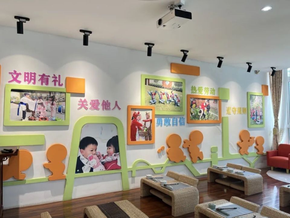 幼儿园秉承"敬奉贤人 见贤思齐"的优良传统,以"以礼悦人 快乐成长"为