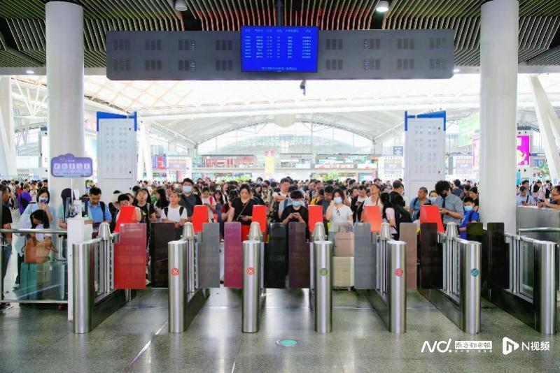 五一假期火车票正式开售热门线路开票即秒光