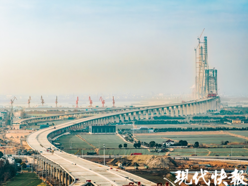 常泰长江大桥南北公路接线工程全线贯通