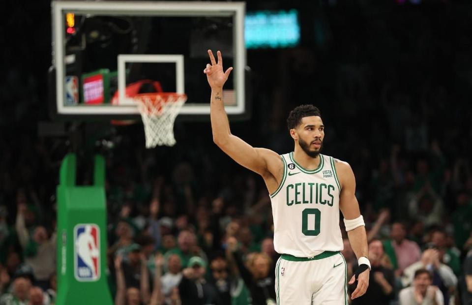 塔图姆挺身而出,东部黑马轰然倒下