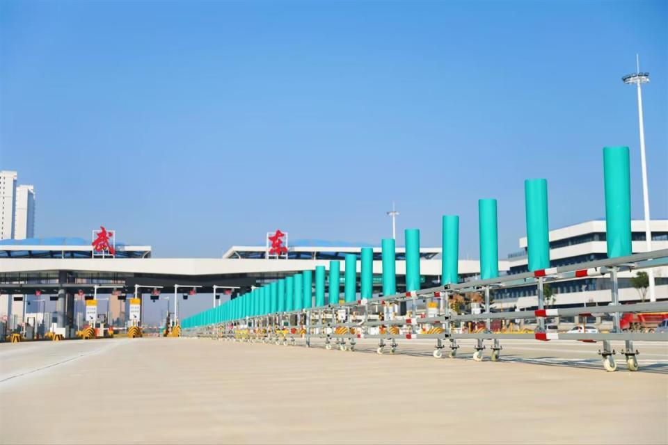 武汉新武东收费站15日0时开通为高新三路腾出施工断面