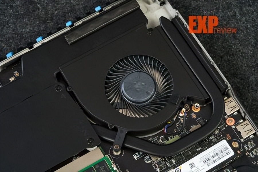 微星泰坦18 ultra 2024评测:真正的顶级王者,即是游戏本又是工作站