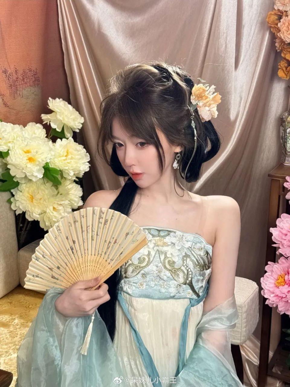 呆妹儿称与公会谈判后,合约到期后不续约,除非虎牙斗鱼合并!